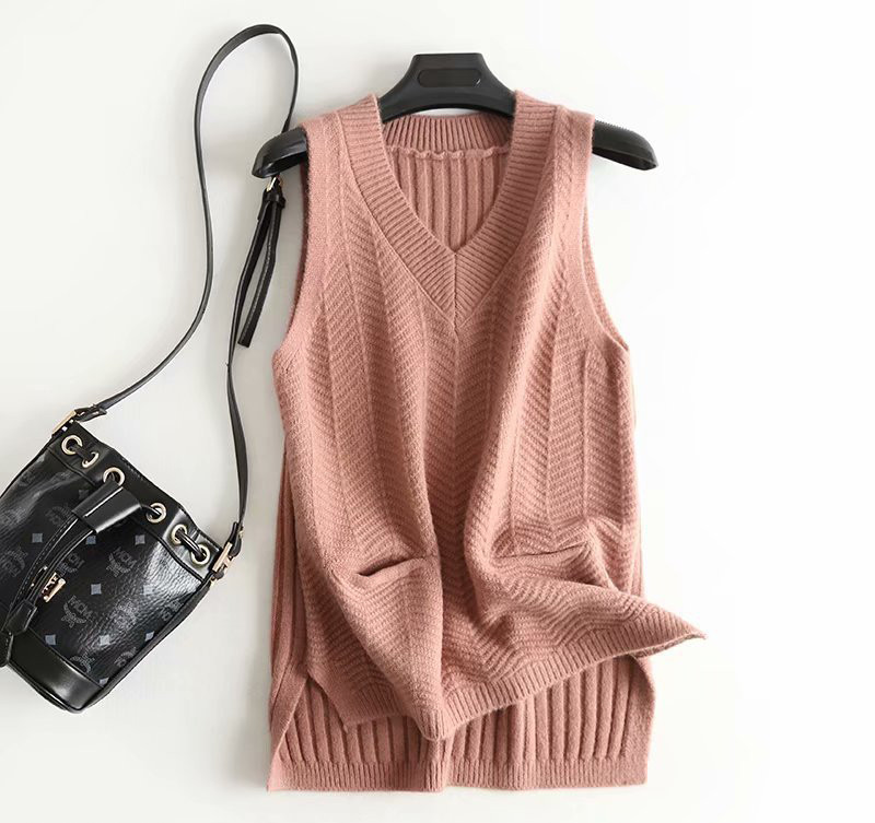 Γυναικείο πλεκτό γιλέκο με λαιμόκοψη και σχισμές