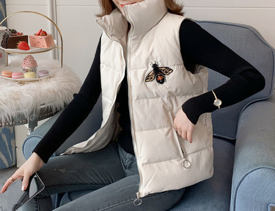 Moodne mesilase tikandiga naistevest - sobib talveks