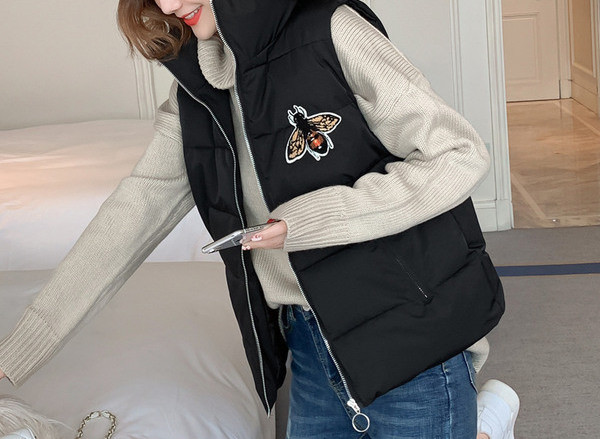 Moodne mesilase tikandiga naistevest - sobib talveks