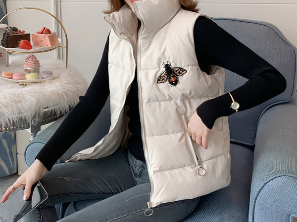 Moodne mesilase tikandiga naistevest - sobib talveks