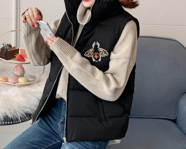 Moodne mesilase tikandiga naistevest - sobib talveks