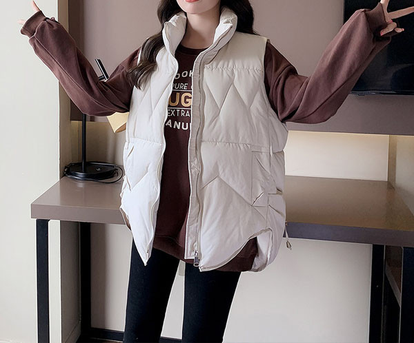 Lai kõrge krae ja lukuga naistevest