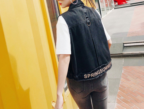 Šiuolaikinė moteriška džinsinė liemenė juodos spalvos