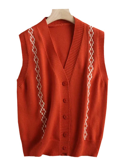 Naiste kootud vest tikandi ja spitsikaelusega