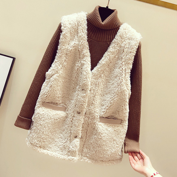 Moteriška pūkinė žieminė liemenė su špico iškirpte