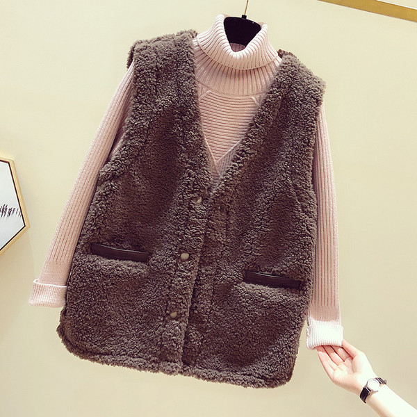 Moteriška pūkinė žieminė liemenė su špico iškirpte