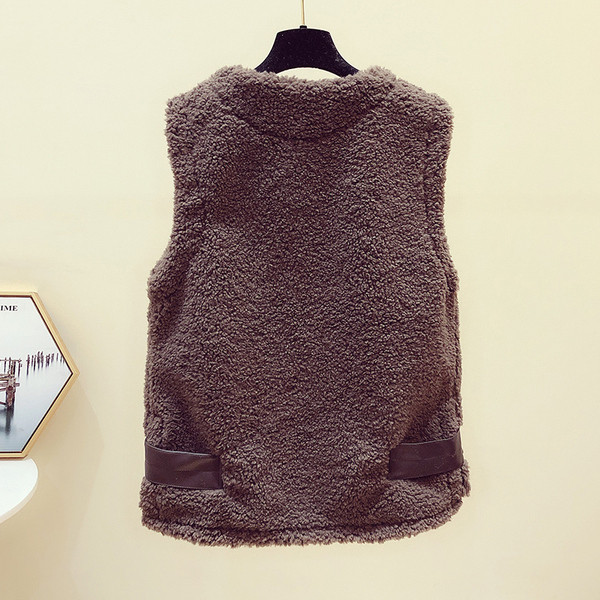 Moteriška pūkinė žieminė liemenė su špico iškirpte