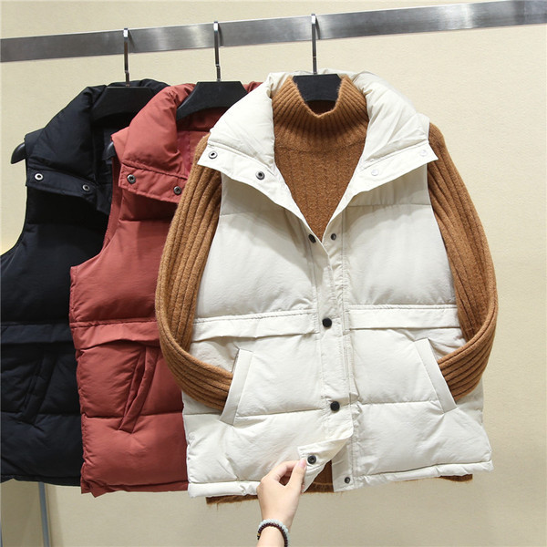 Laia mudeliga naiste vest kõrge krae ja nööpidega