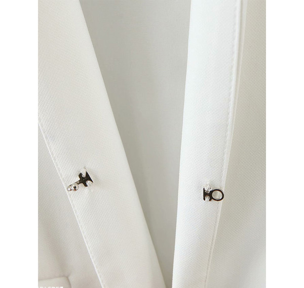 Ženski prsluk s V izrezom