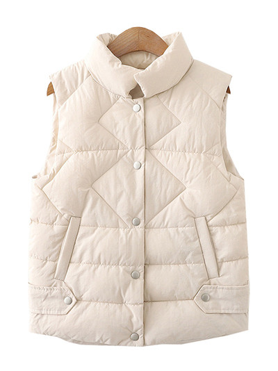 Nööpide ja kõrge kraega talvevest naistele