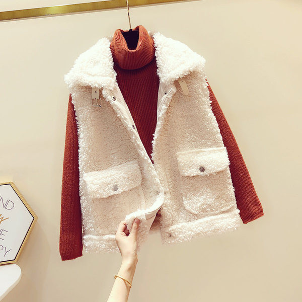 Moodne naiste sulevest taskute ja pandlaga