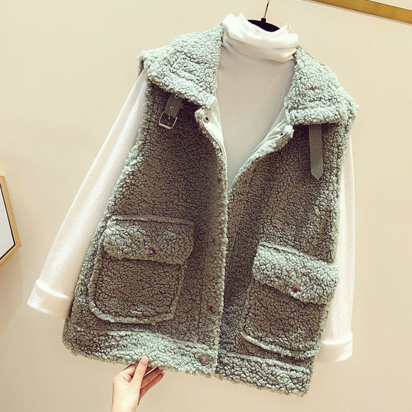 Moodne naiste sulevest taskute ja pandlaga