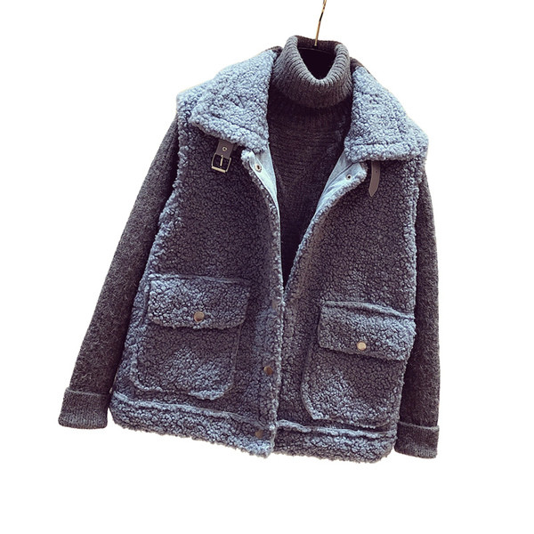 Moodne naiste sulevest taskute ja pandlaga