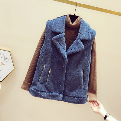 Naujas moteriškos pūkinės liemenės modelis su špicine iškirpte ir kišenėmis