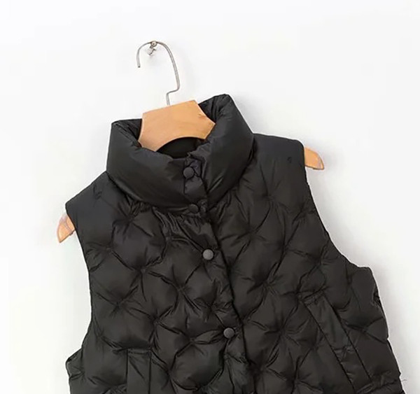 Moteriška liemenė su raišteliais ties juosmeniu