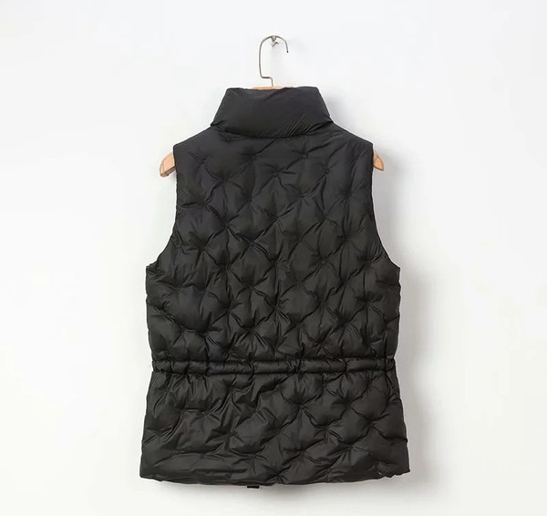 Moteriška liemenė su raišteliais ties juosmeniu