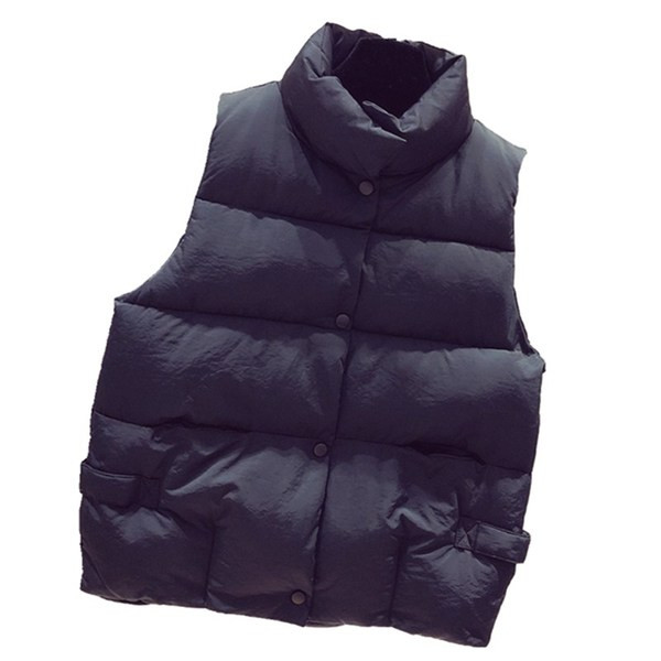 Naiste moodne nööpide ja kõrge kraega vest