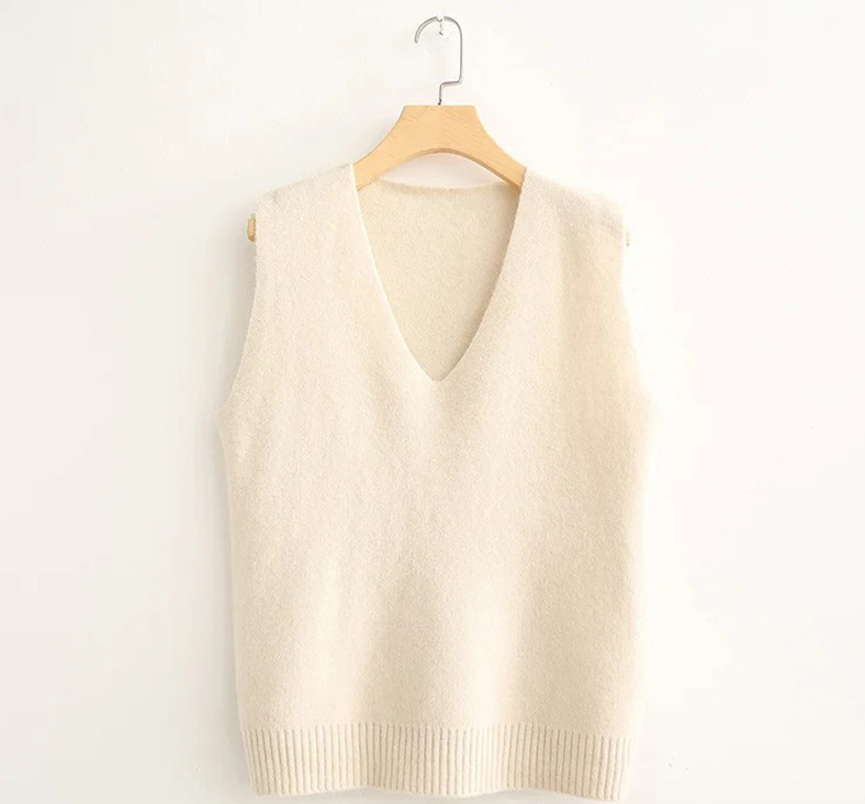 Kootud naiste vest spits-kaelusega