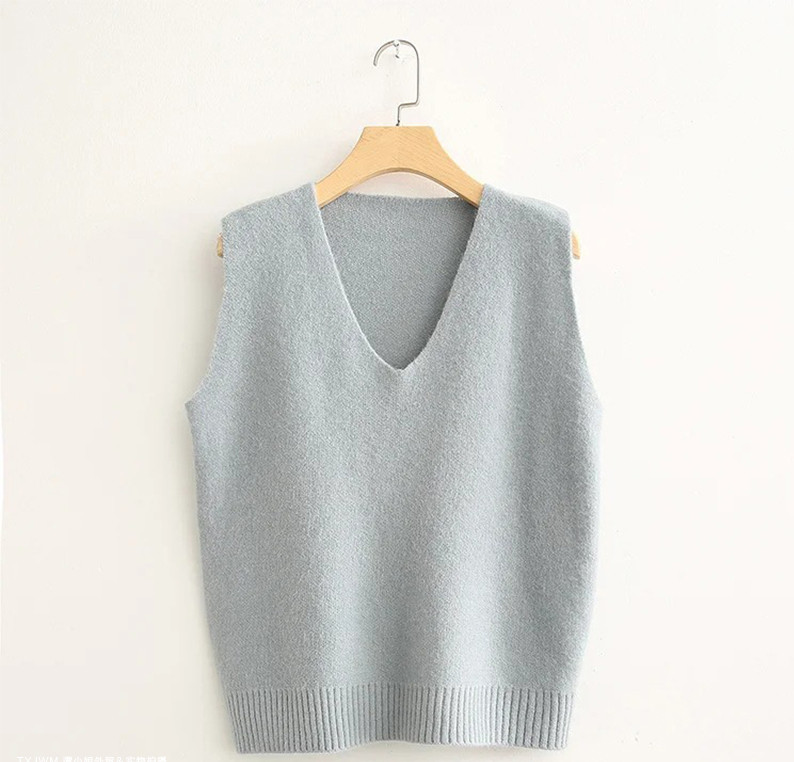 Kootud naiste vest spits-kaelusega