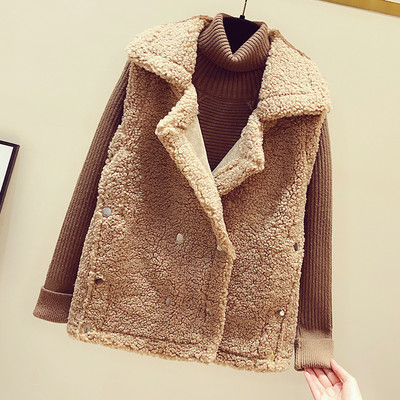 Naujo modelio moteriška pūkinė liemenė su metalinėmis sagomis