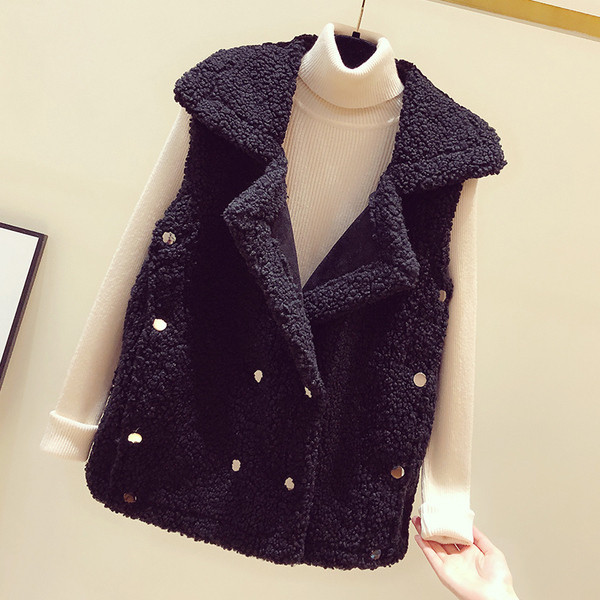 Naujo modelio moteriška pūkinė liemenė su metalinėmis sagomis