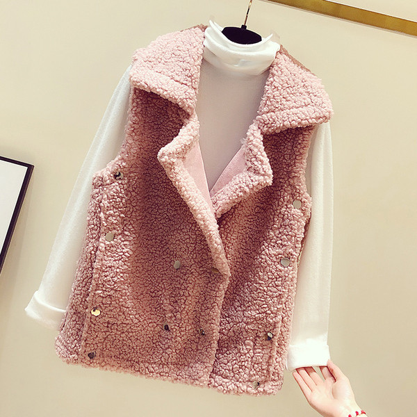 Naujo modelio moteriška pūkinė liemenė su metalinėmis sagomis