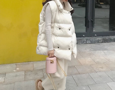 Naiste talvevest nööpide ja kõrge kraega