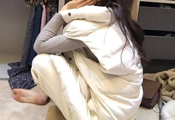 Naiste talvevest nööpide ja kõrge kraega