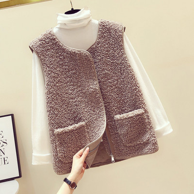 Moteriška pūkinė liemenė su V formos apykakle ir sagomis