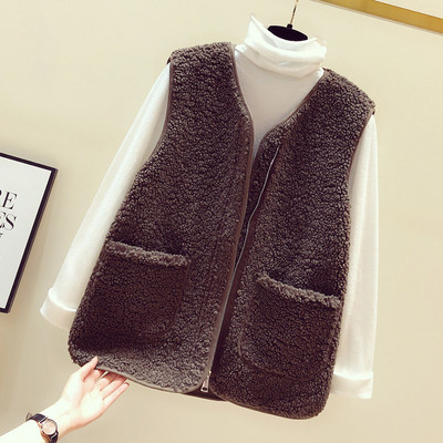 Moteriška pūkinė liemenė su V formos apykakle ir sagomis