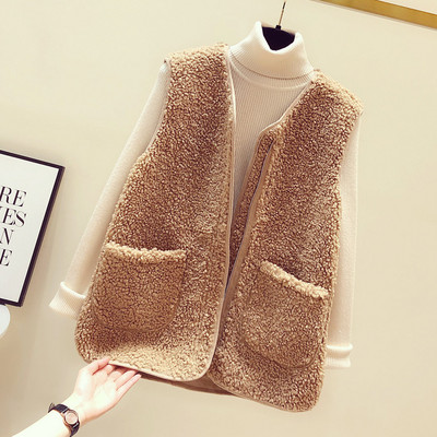 Moteriška pūkinė liemenė su V formos apykakle ir sagomis