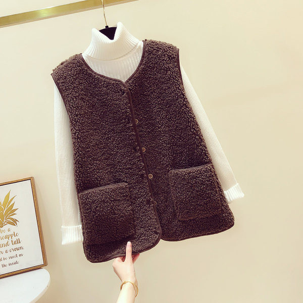 Moteriška pūkinė liemenė su V formos apykakle ir sagomis