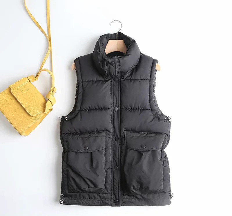 Naiste talvevest nööpide ja suurte taskutega