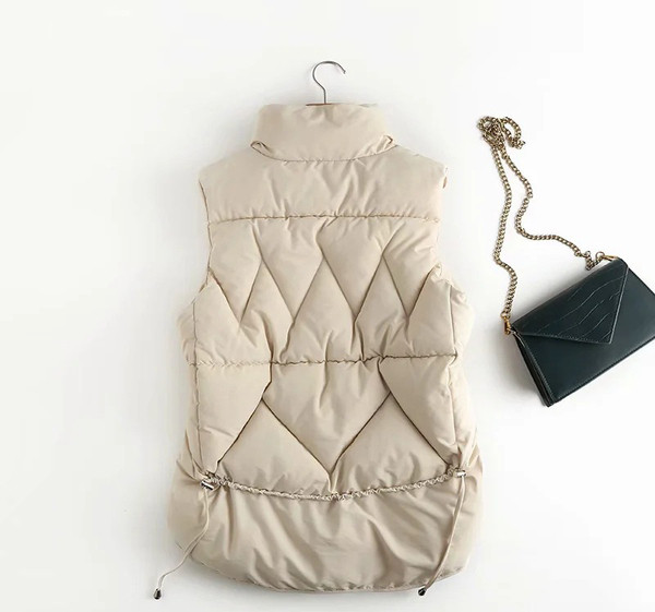 Naiste asümmeetriline lukuga vest