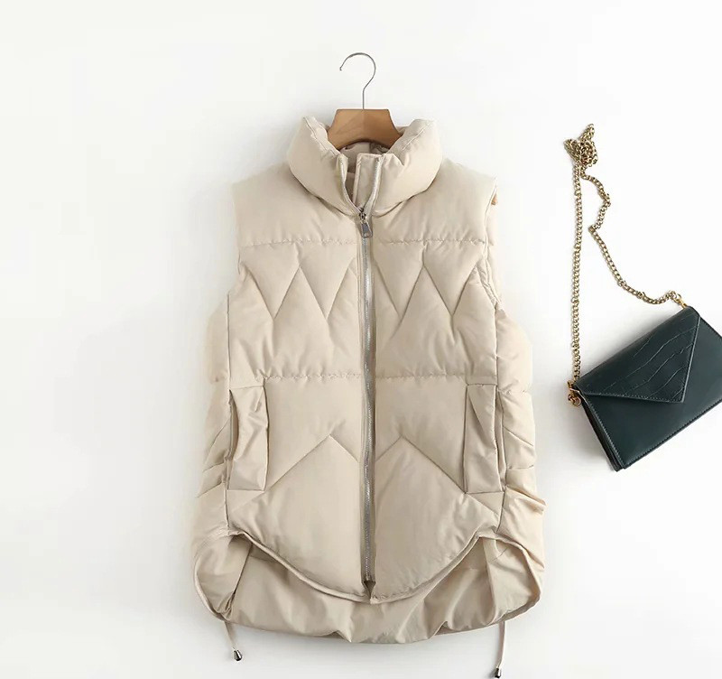 Naiste asümmeetriline lukuga vest