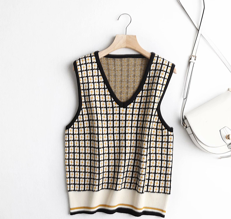 Naiste vabaaja kootud ruuduline vest