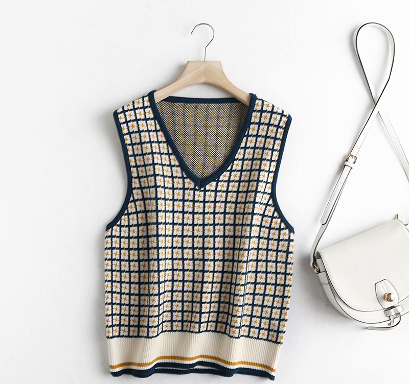 Naiste vabaaja kootud ruuduline vest