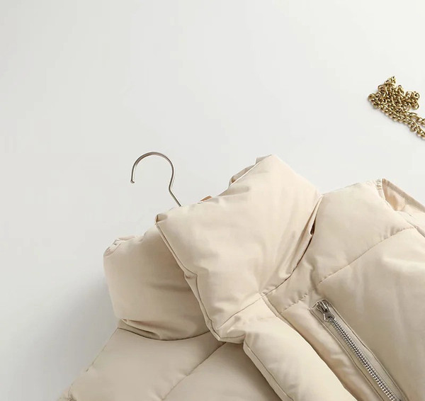 Lühike kõrge kraega talvevest naistele