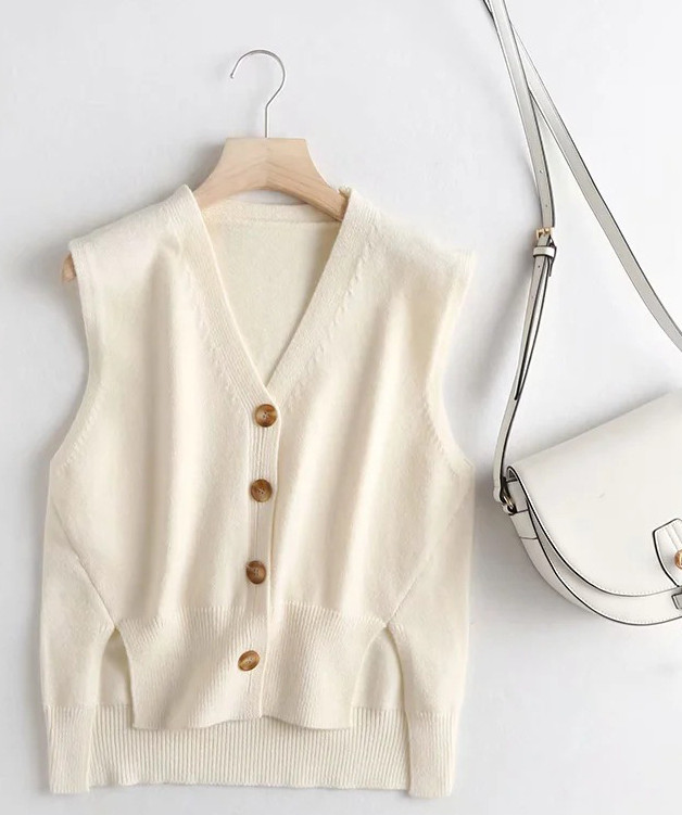 Pleteni svakodnevni ženski prsluk sa špic izrezom i gumbima