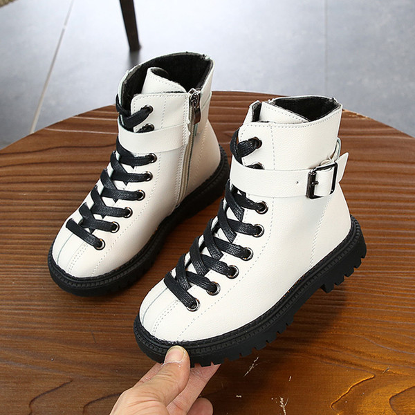 Aga lipsudega tüdrukutele ökonahast lastesaabaste mudel