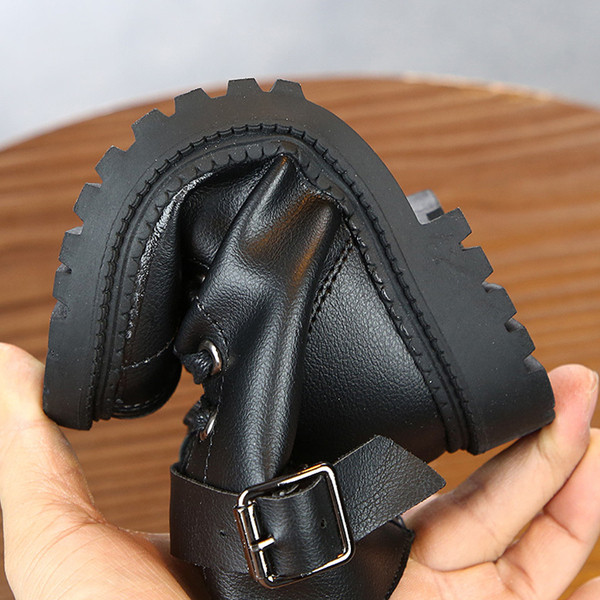 Aga lipsudega tüdrukutele ökonahast lastesaabaste mudel