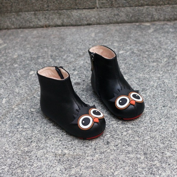 Naujas vaikiškų odinių batų modelis su 3D elementu