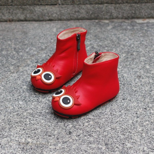 Naujas vaikiškų odinių batų modelis su 3D elementu