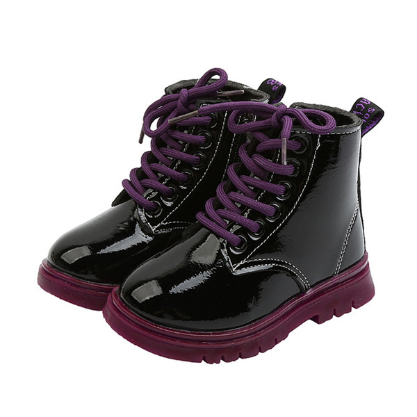 Lakuoti vaikiški batai mergaitėms lygiais padais ir raišteliais