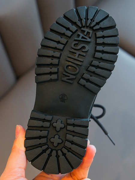 Παιδικές μπότες από οικολογικό δέρμα με χρωματιστούς δεσμούς