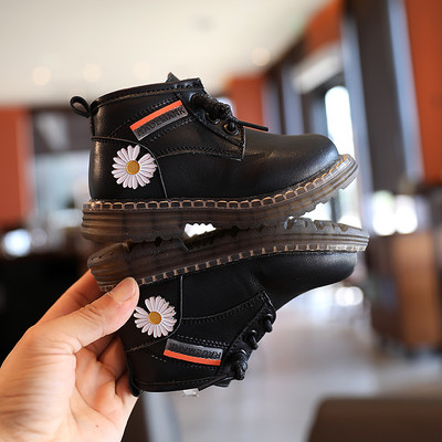 Šiuolaikiški vaikiški batai su spalvotais siuvinėjimais