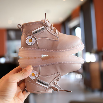 Šiuolaikiški vaikiški batai su spalvotais siuvinėjimais