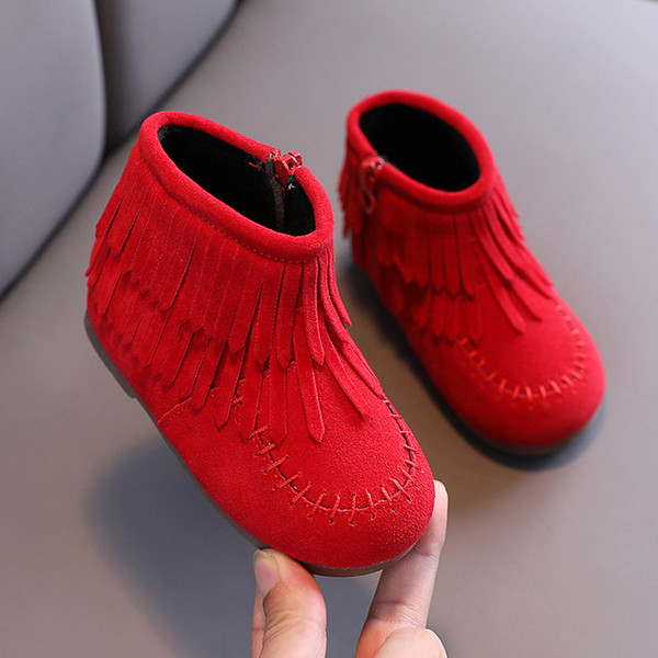 Modernūs vaikiški batai iš ekologiškos zomšos plokščiu padu ir kutais