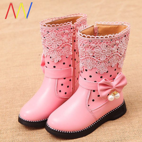 Vaikiški batai su nėriniais ir perlais mergaitei