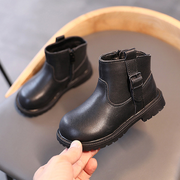 Nahast pandlaga lastesaapad tüdrukutele